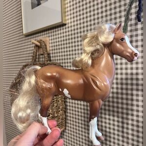 VINTAGE BREYER HORSE WIRH BRUSHABLE HAIR